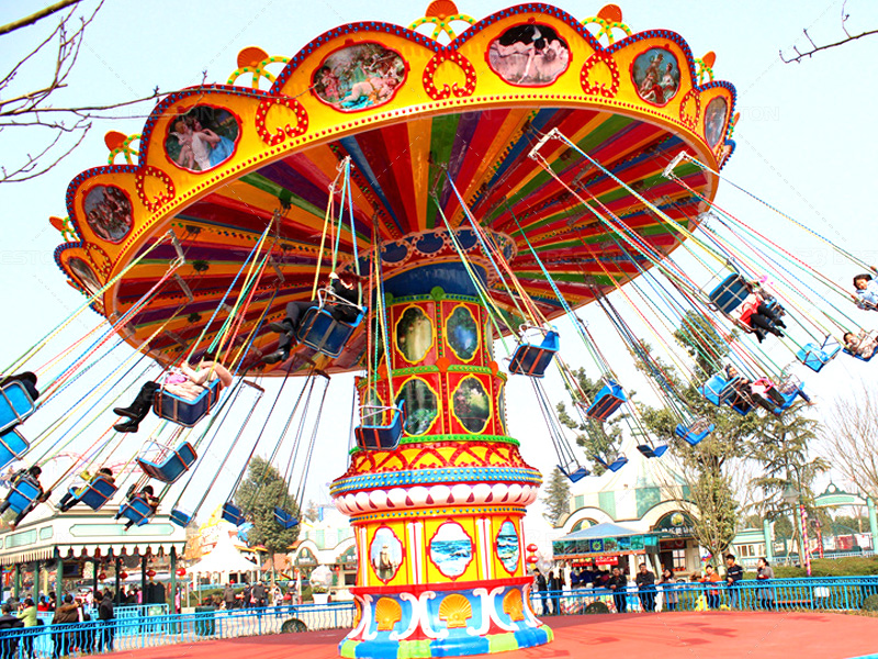 Amusement park swing ride